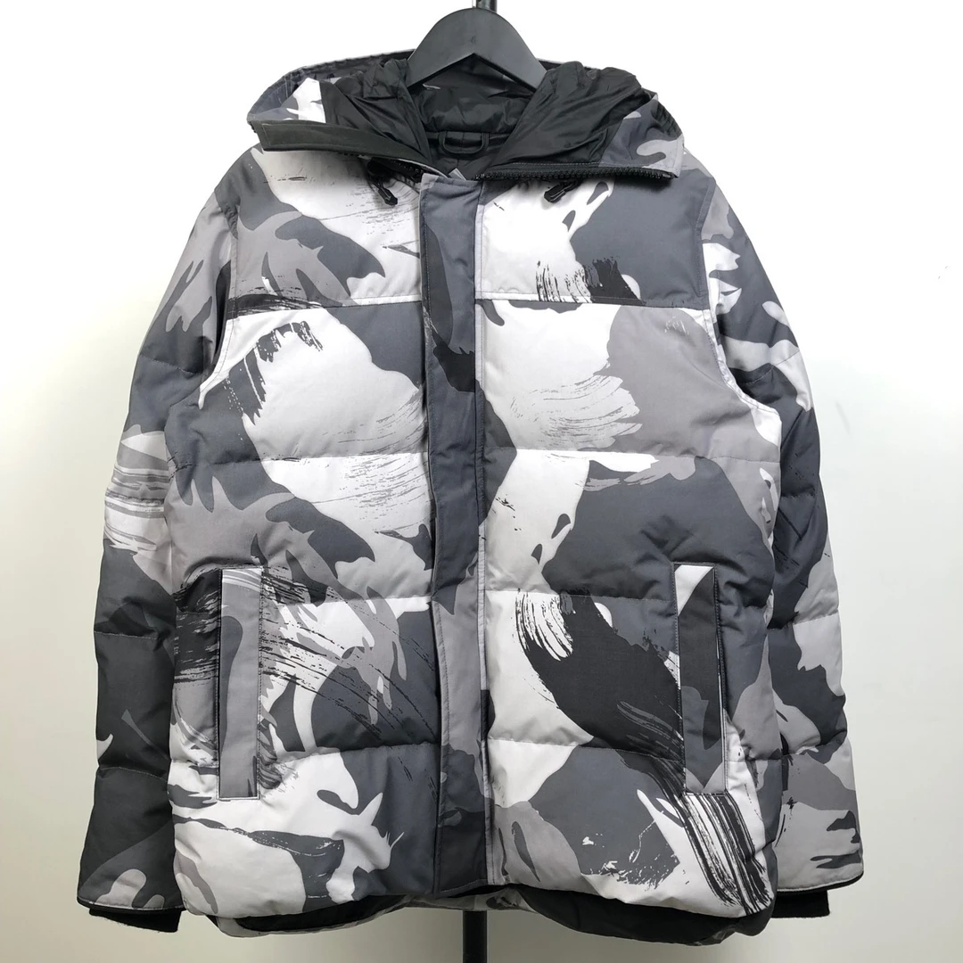 95新 加拿大鹅 白色迷彩袖标派克羽绒服 L 新品同样成色