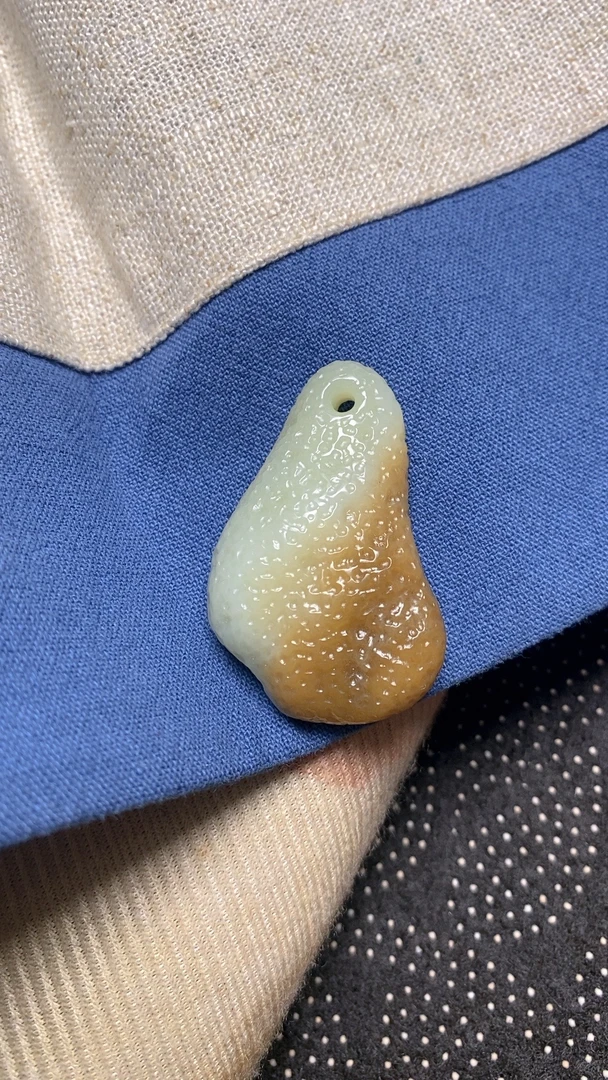 和田玉糖白老光随型挂件