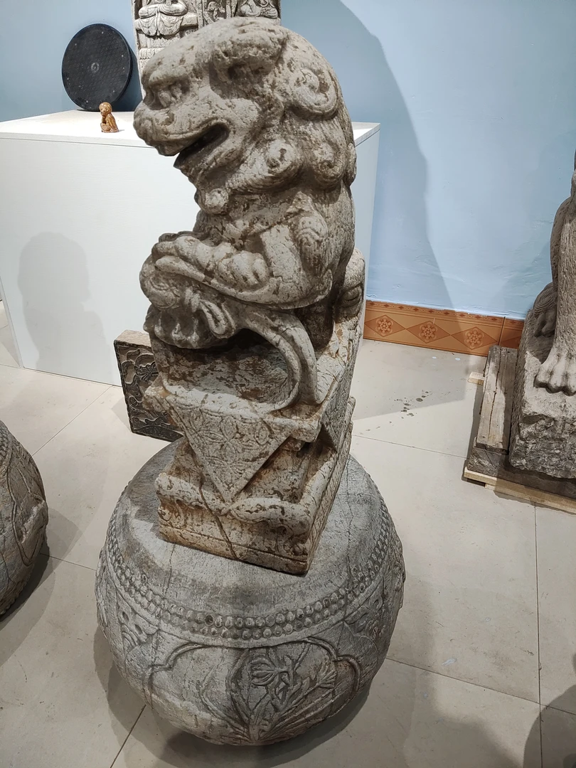 青石狮子品相完整