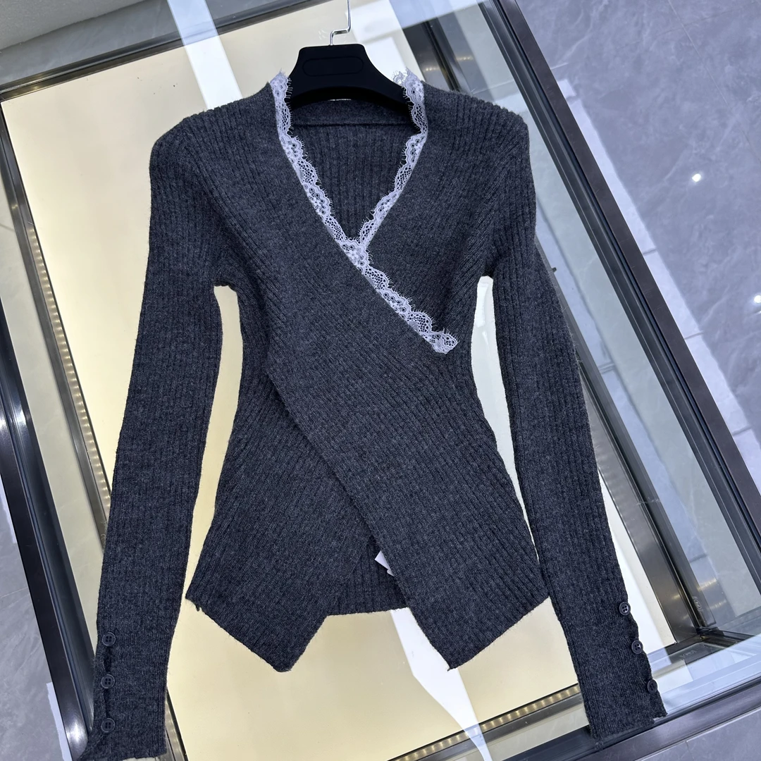 S125-[LONG-NA轻奢严选] V领拼蕾丝不规则交叉长袖针织衫