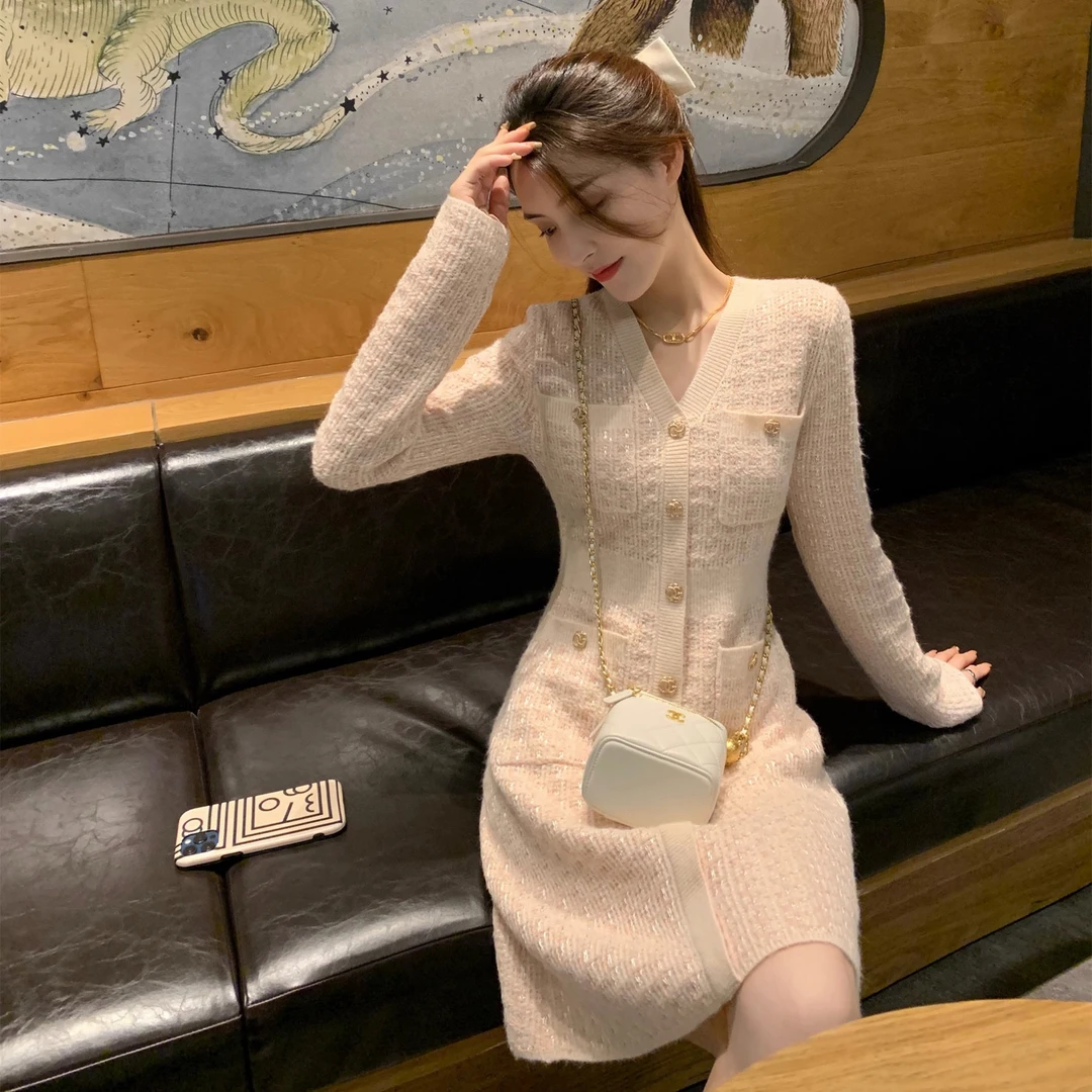 小香风针织连衣裙女秋冬新款显瘦高级感气质V领毛衣裙打底