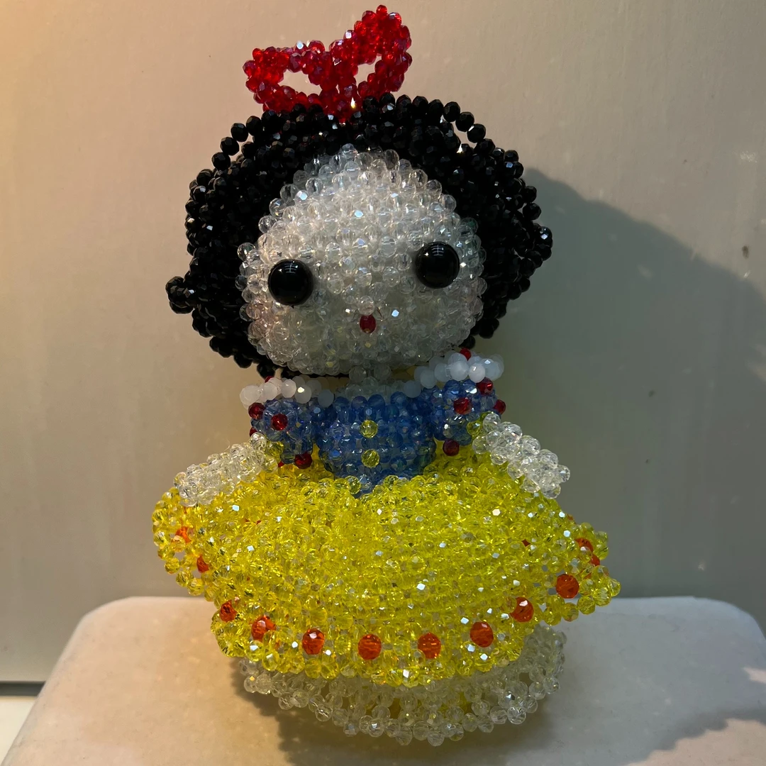 手工编织4mm重工白雪公主摆件