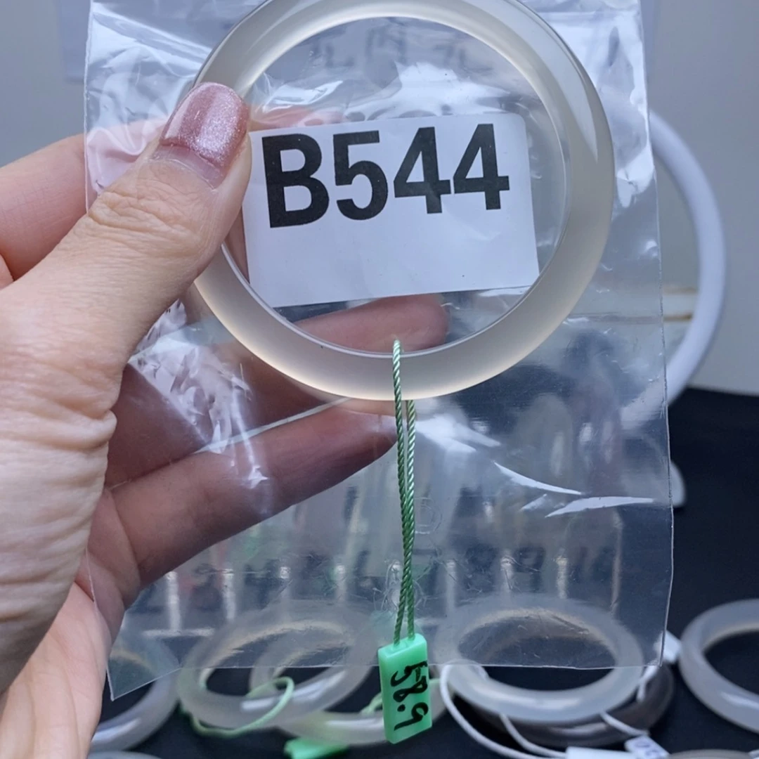 【闪购商品】玛瑙/玉髓手镯未镶嵌陈*