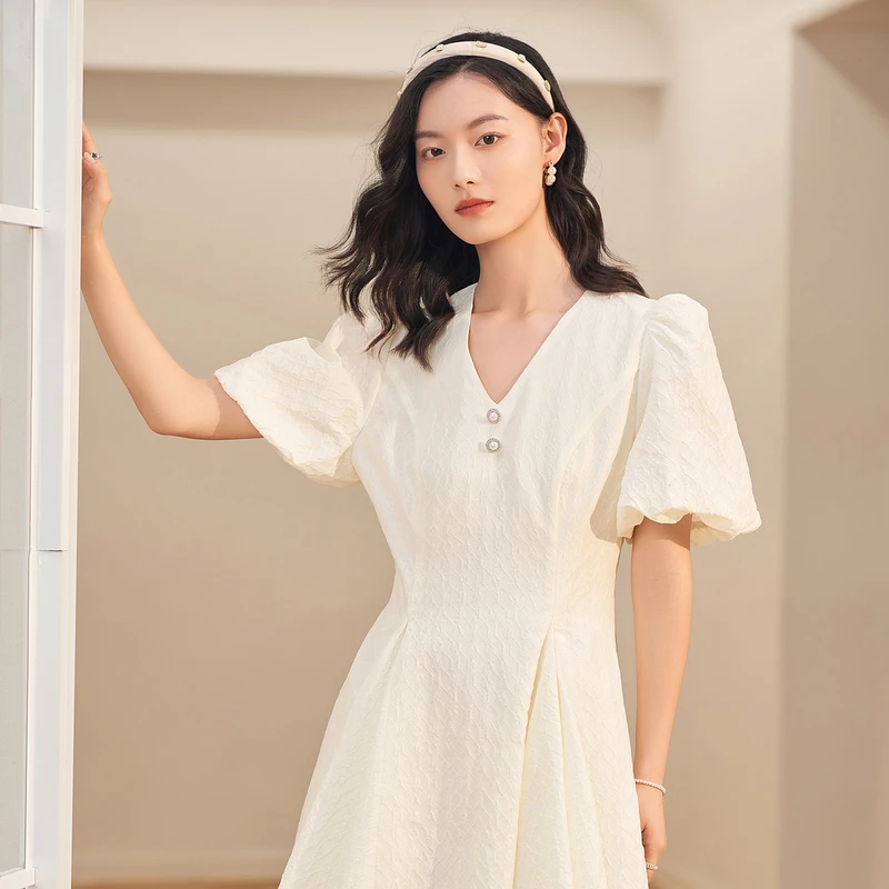 芭蒂娜米色泡泡袖肌理感连衣裙女2023春秋收腰法式设计感623U033