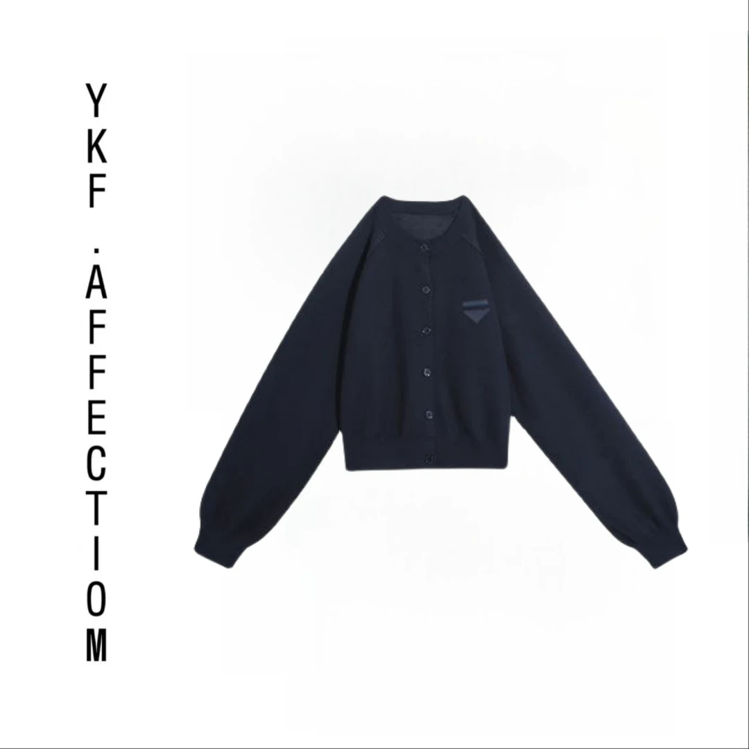 极简风显瘦百搭侧三角标圆领系扣针织开衫82301