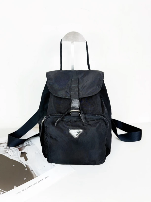 95新 Prada/普拉达 黑银降落伞双肩包