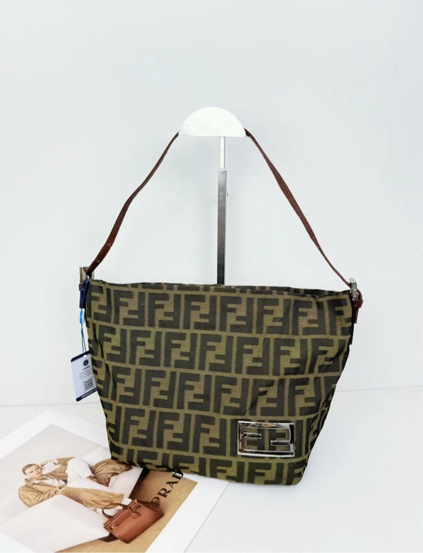 95新 FENDI/芬迪 老花银标单肩包 hobo