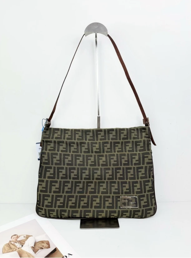 95新 FENDI/芬迪 老花银标单肩包 hobo