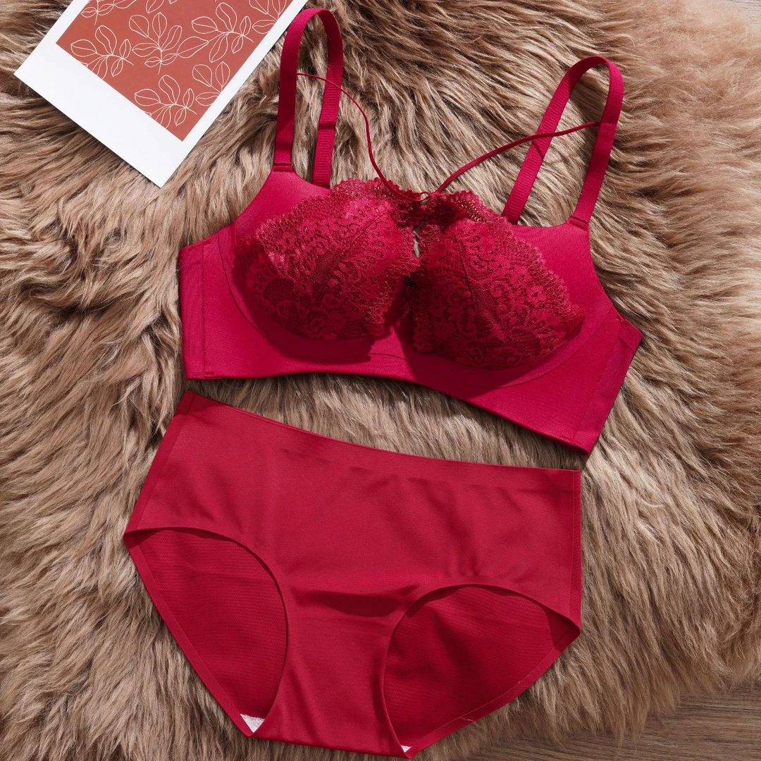 红色无痕内衣女内裤套装结婚本命年小胸聚拢显大收副乳防下垂文胸