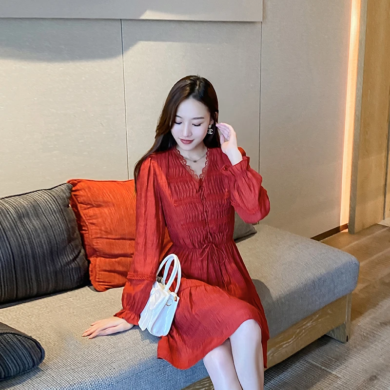 设计感收腰V领雪纺连衣裙女春季后妈初恋小众时尚约会气质红色裙