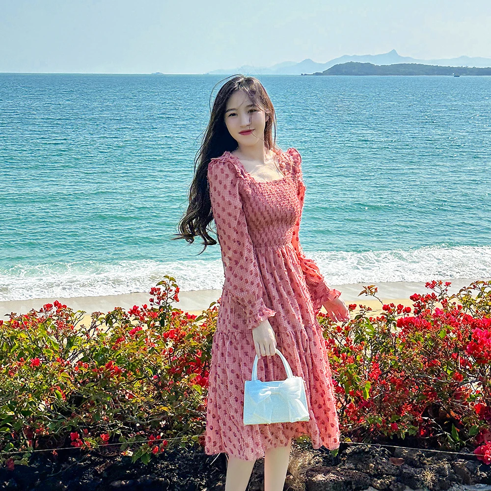 波点提花洋气方领连衣裙女春装新款温柔风初恋长袖收腰显瘦雪纺裙