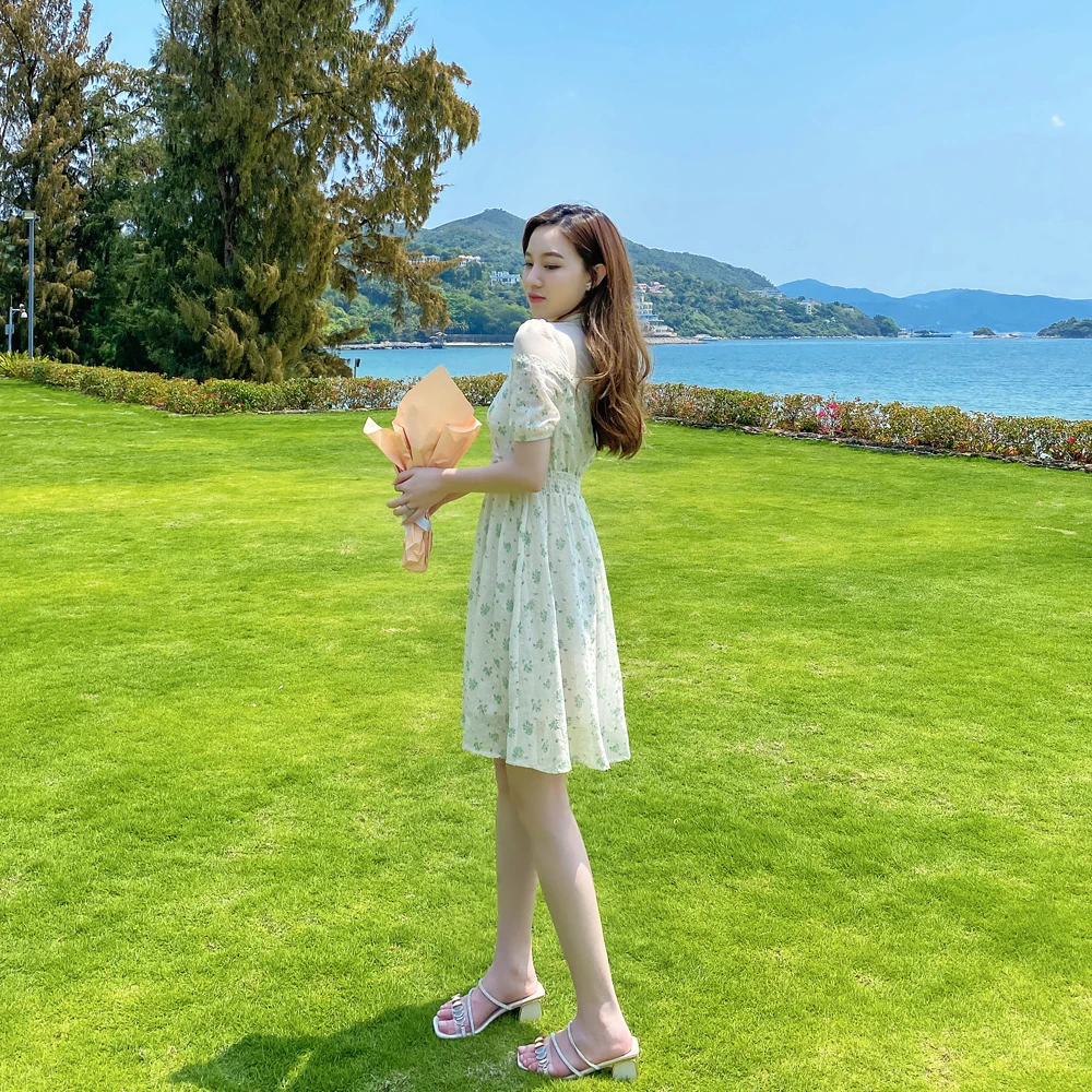 日常新中式改良碎花连衣裙女夏小个子短款收腰显瘦气质泡泡袖裙子