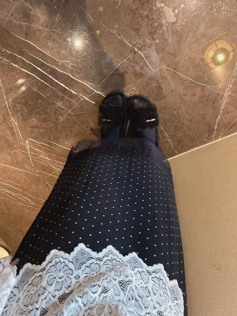 xxxwxz王希之  洋气蕾丝拼接加绒波点后开叉半身裙#Z1317