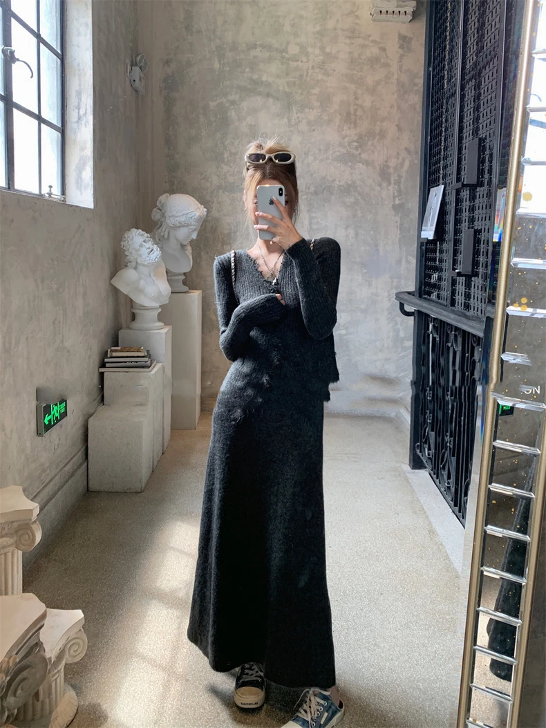 茶系慵懒调 软糯流苏V领毛边针织毛衣休闲半裙套装【运补6-8元】