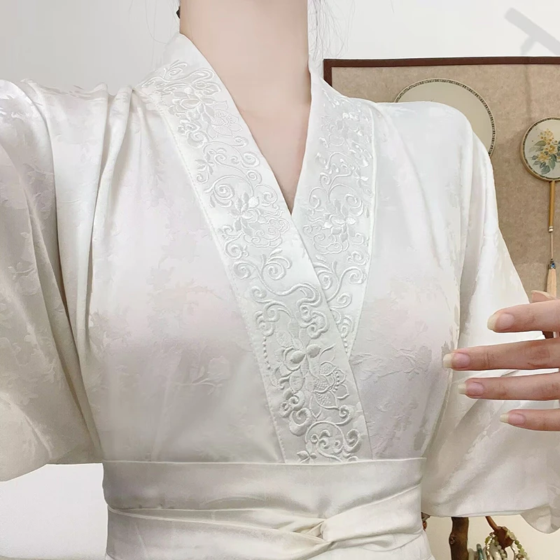 花沐记原创宋制汉服女日常交领飞机袖新中式暗纹提花上衣新款