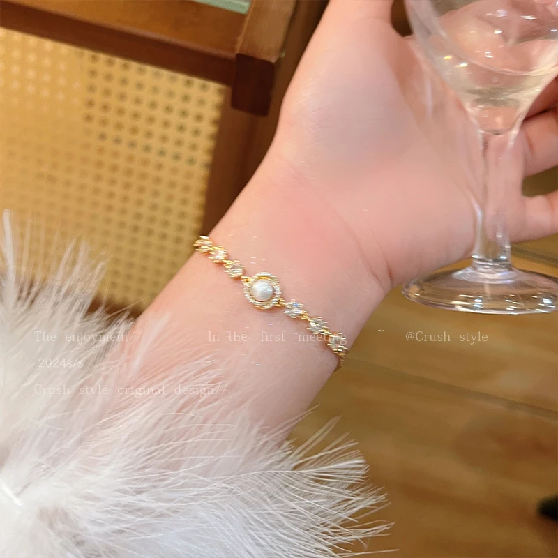 铜合金合成锆石手链 闪钻贝珠抽拉手链女轻奢精致高级感手饰8101