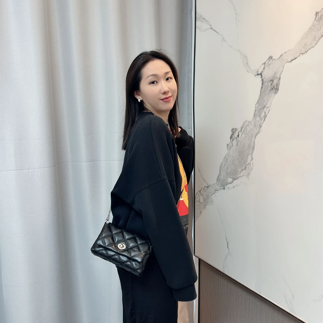 新款小香风菱格气质小香风油蜡头层牛皮斜挎包黑色百搭insDS-119