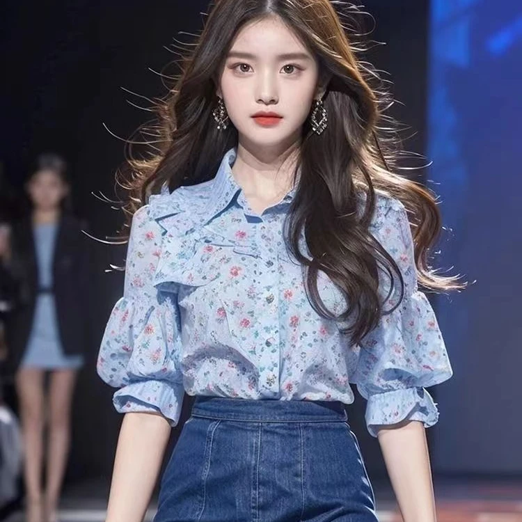 夏季茶系穿搭设计感时尚减龄多巴胺蓝色碎花衬衫女复古灯笼袖显瘦