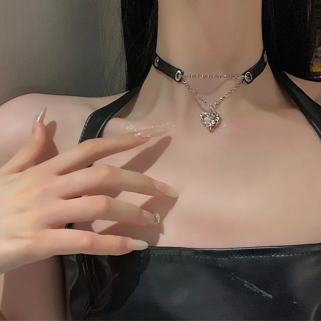 choker项圈项链女小众高级轻奢多巴胺甜酷辣妹风短款皮绳颈链