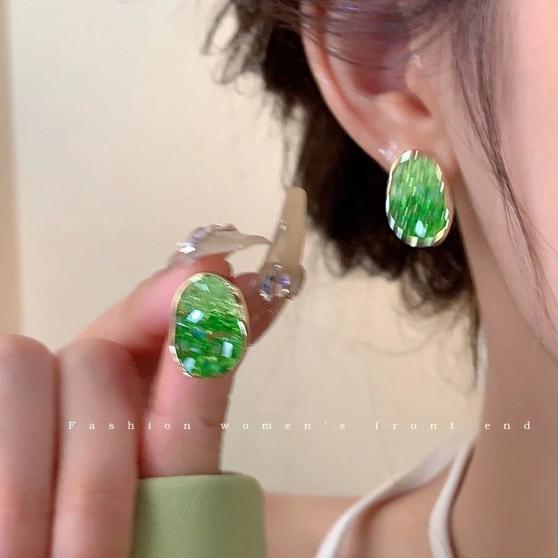 敲心水!渐变水晶耳钉女高级感小众设计感耳环2024年火爆款耳饰潮