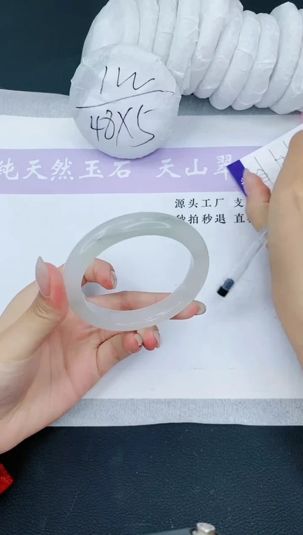 【闪购商品】石英质玉手镯未镶嵌T163-58+