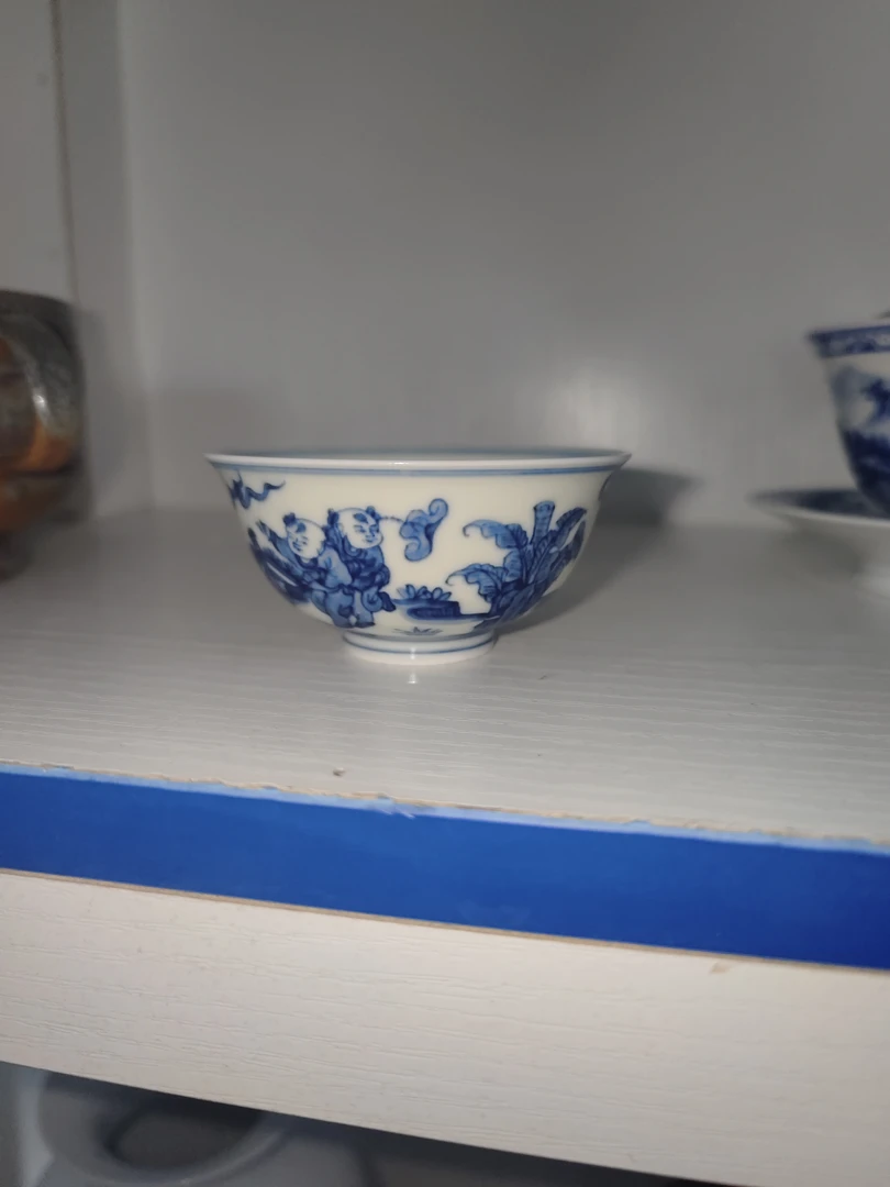 青花童子人物手绘主人杯