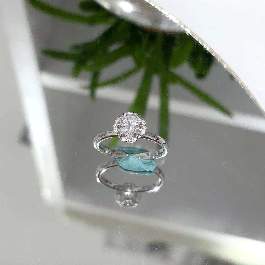 925银莫桑石戒指 【一束花女戒】1克拉   /合成碳硅石