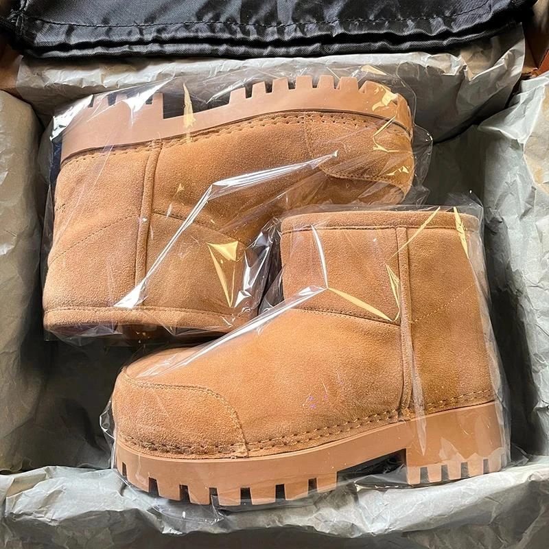 巴黎雪地靴2024新款厚底冬季加绒加厚防滑男女款东北保暖棉鞋短靴