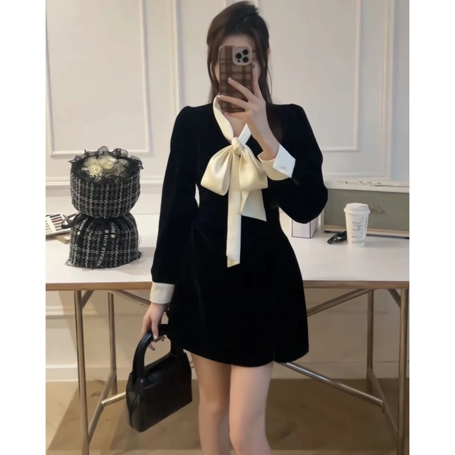 法式高级感蝴蝶结系带丝绒连衣裙女早秋新款收腰显瘦甜辣风a字裙