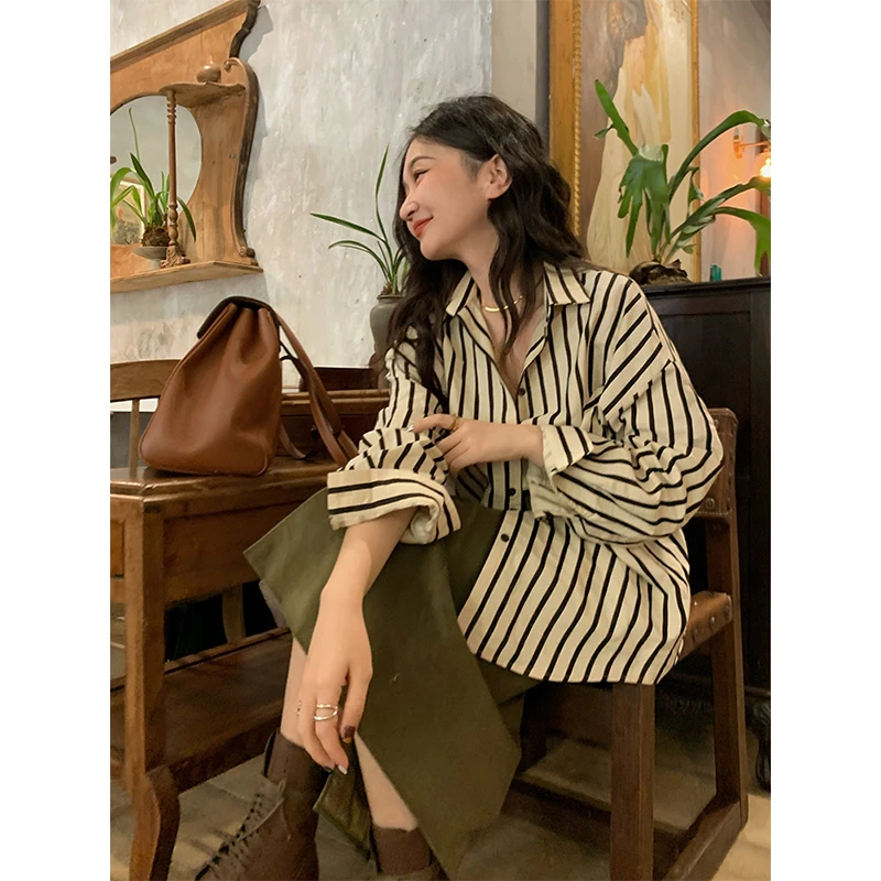 法式慵懒条纹衬衫女设计感小众早春气质长袖上衣港味内搭叠穿衬衣