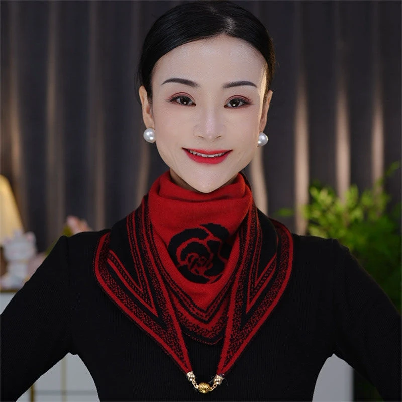 新款时尚气质韩版百搭针织山茶花拼色磁扣三角围巾女士复古款秋冬