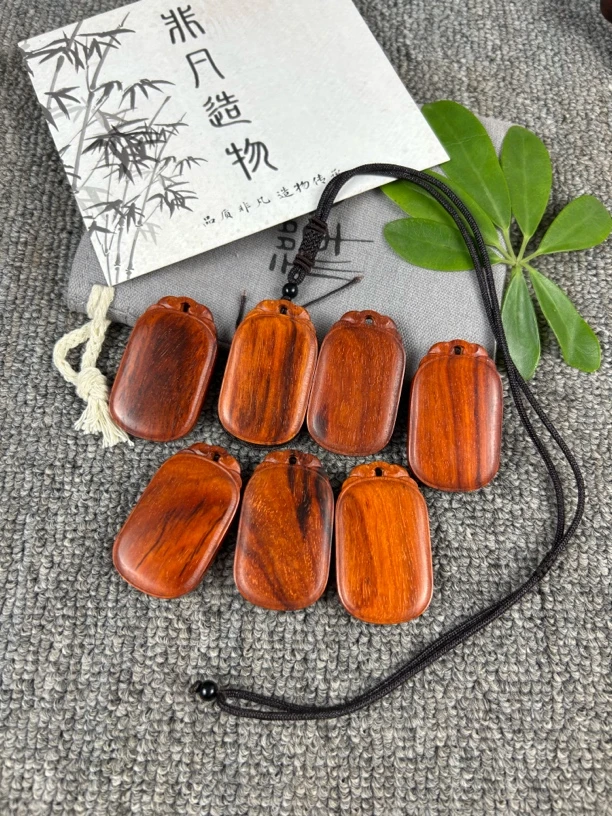 印度小叶紫檀檀香紫檀光面平安牌，可打孔佩带，做工精细随机发货
