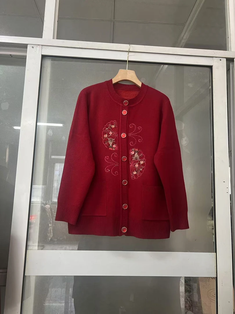 妈妈秋冬加绒加厚保暖两侧口袋一体绒绣花开衫毛衣9010#