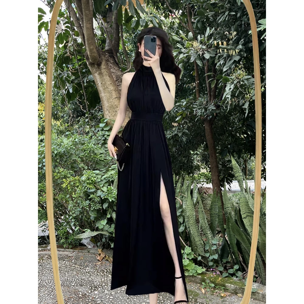高级感黑色挂脖无袖连衣裙女2025夏季新款法式气质开叉收腰长裙子
