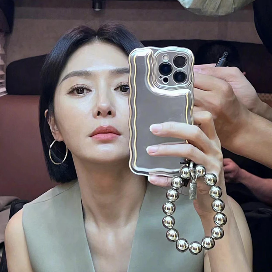 适用苹果13手机壳iphone14promax电镀带镜子支架高级感xs简约冷淡