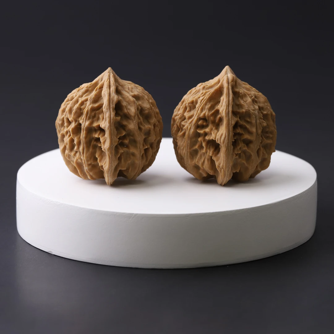 S7982原生态太行灯笼核桃手把件 (微修）