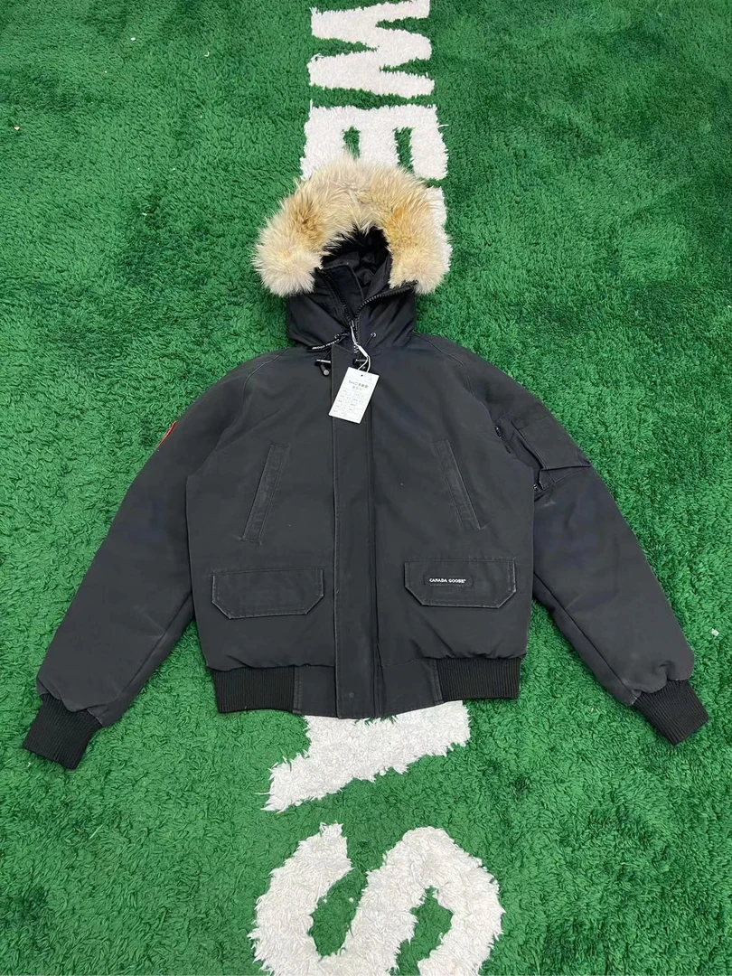 CANADA GOOSE加拿大鹅，黑色羽绒服， w0563 s码