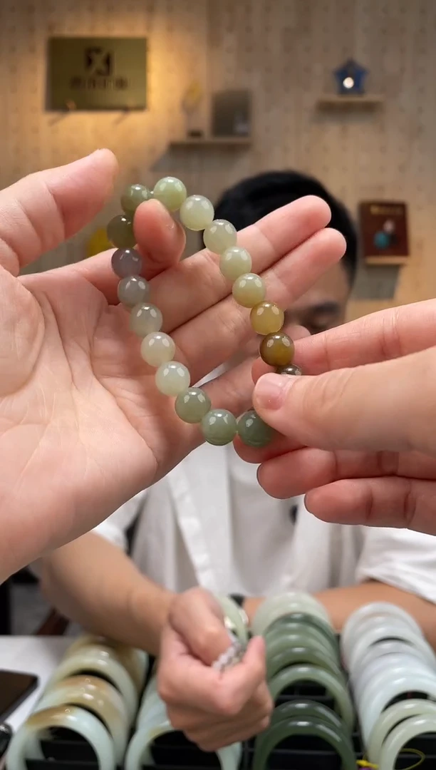 【闪购商品】和田玉手链未镶嵌多宝卡10手串一条