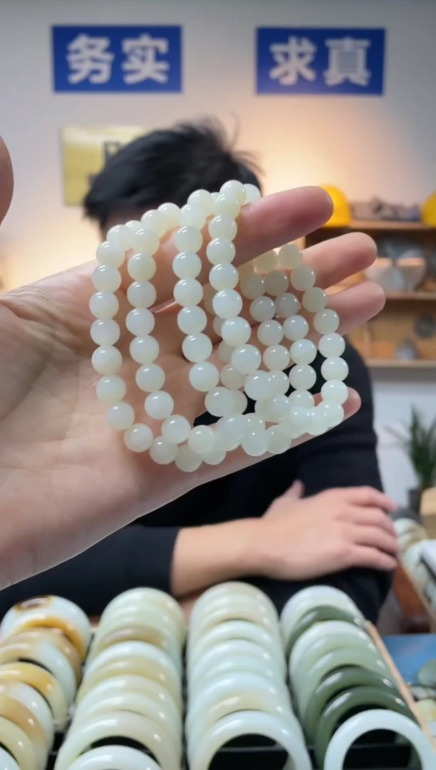 【闪购商品】和田玉手链未镶嵌且末暖色卡8手串一条 多样性发