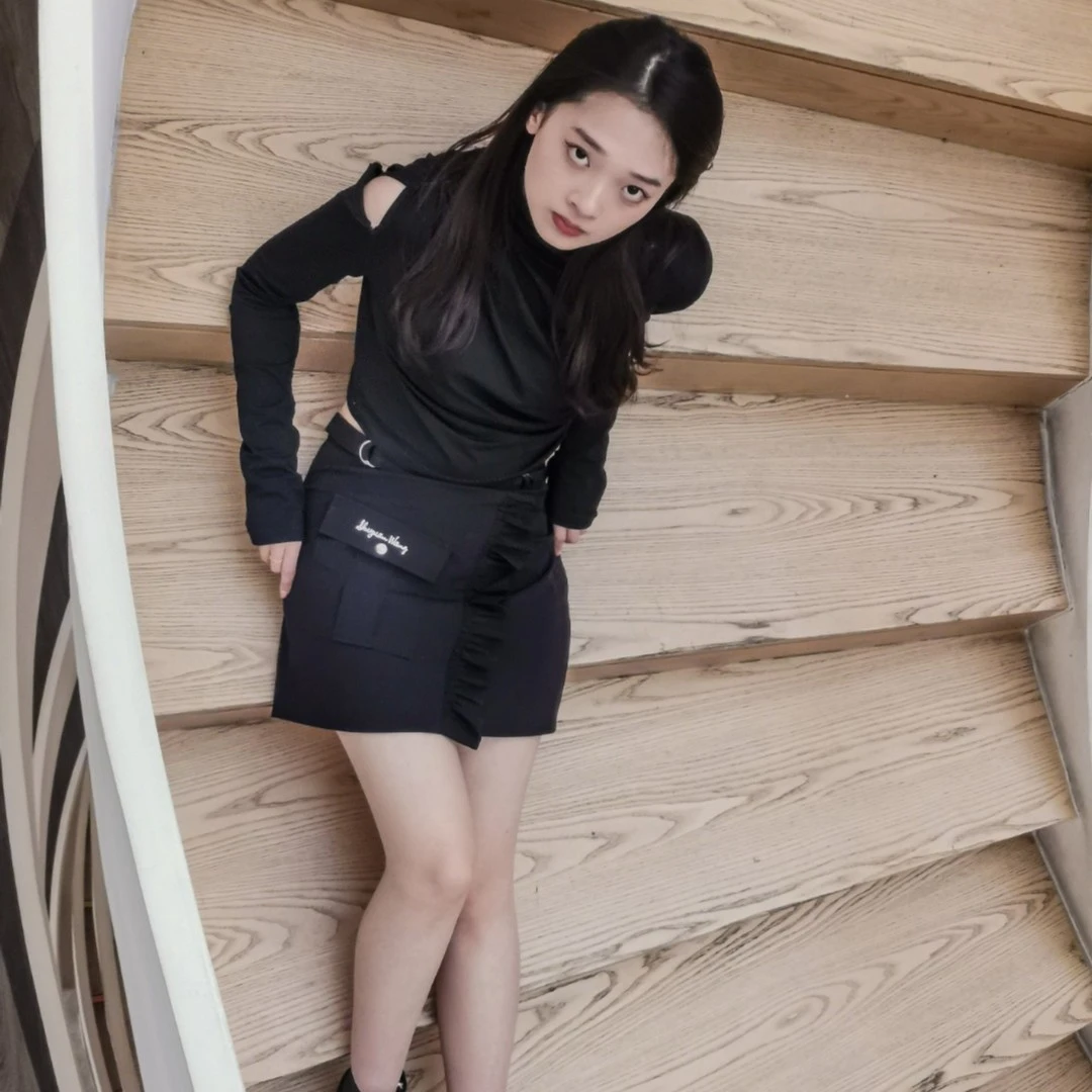 黑色抽褶设计感T恤露肩上衣时尚百搭修身显瘦长袖紧身辣妹