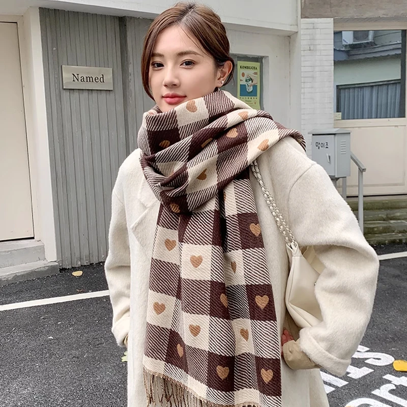 围巾女新款爱心格子秋冬保暖情侣咖色日系围巾学生百搭韩版围脖女
