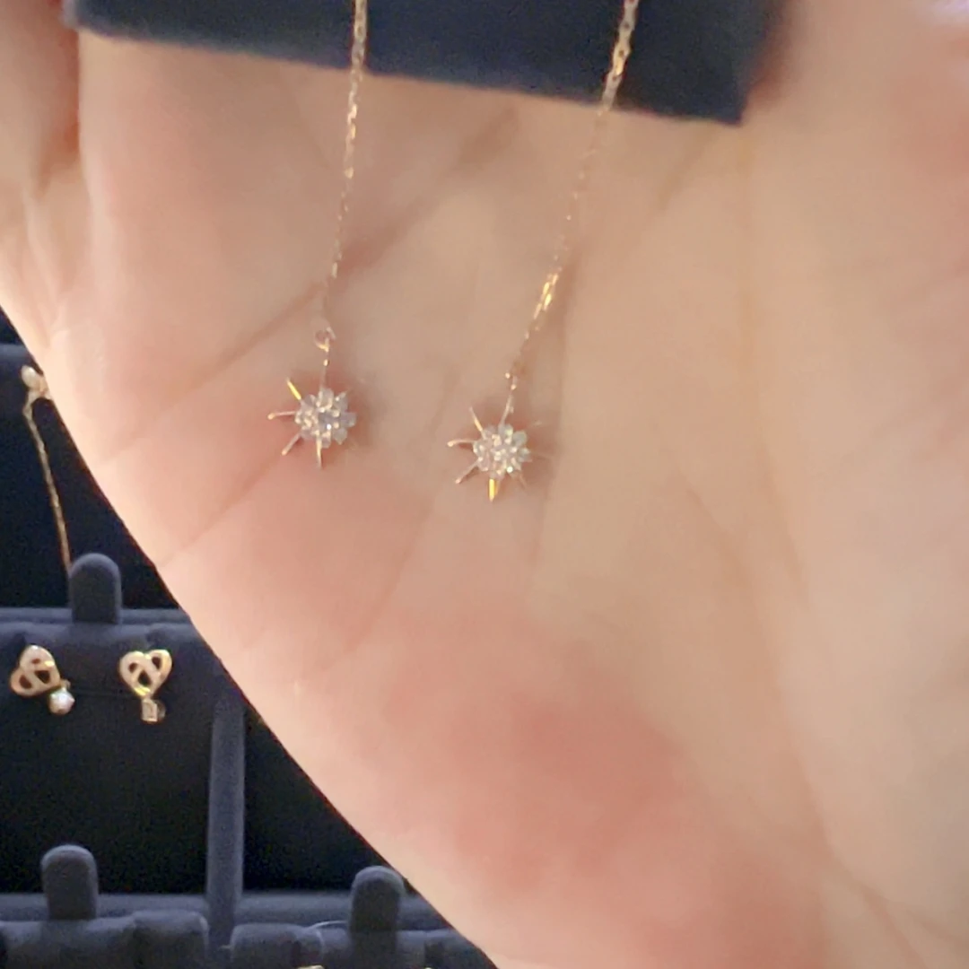 【闪购商品】钻石耳饰18K金镶嵌方*
