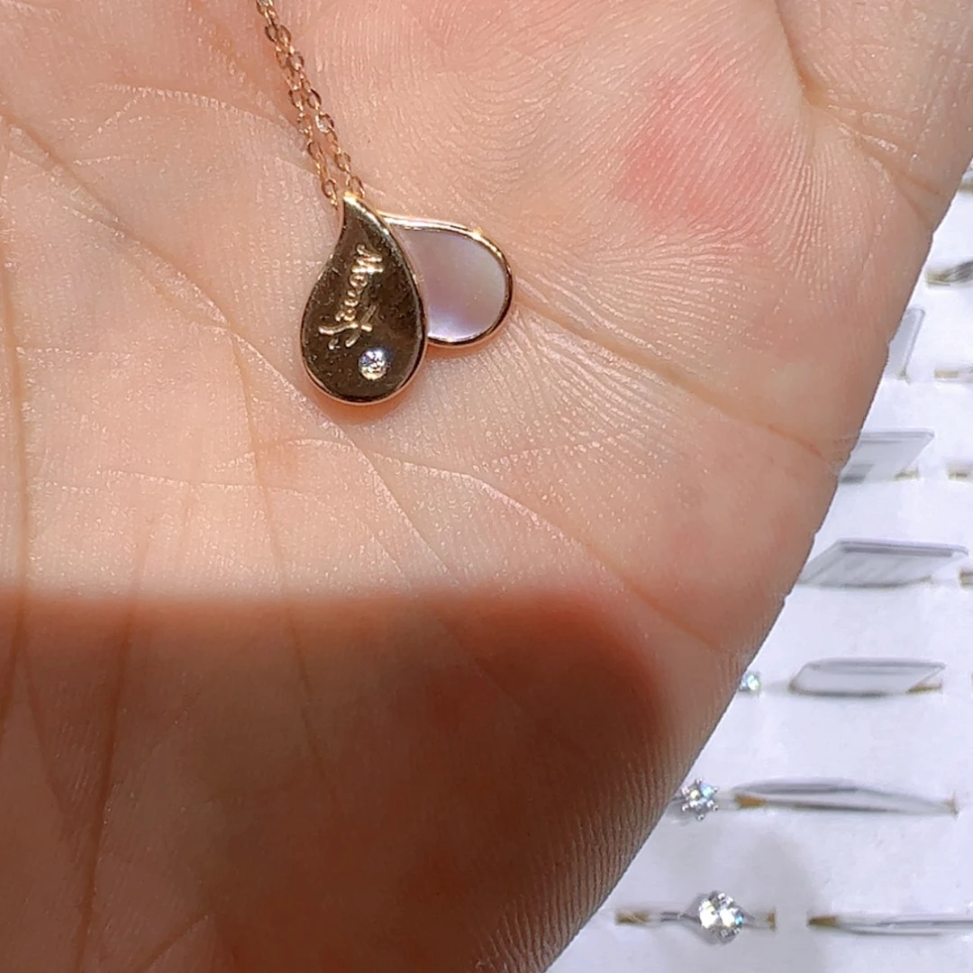 【闪购商品】钻石颈饰18K金镶嵌雨****云