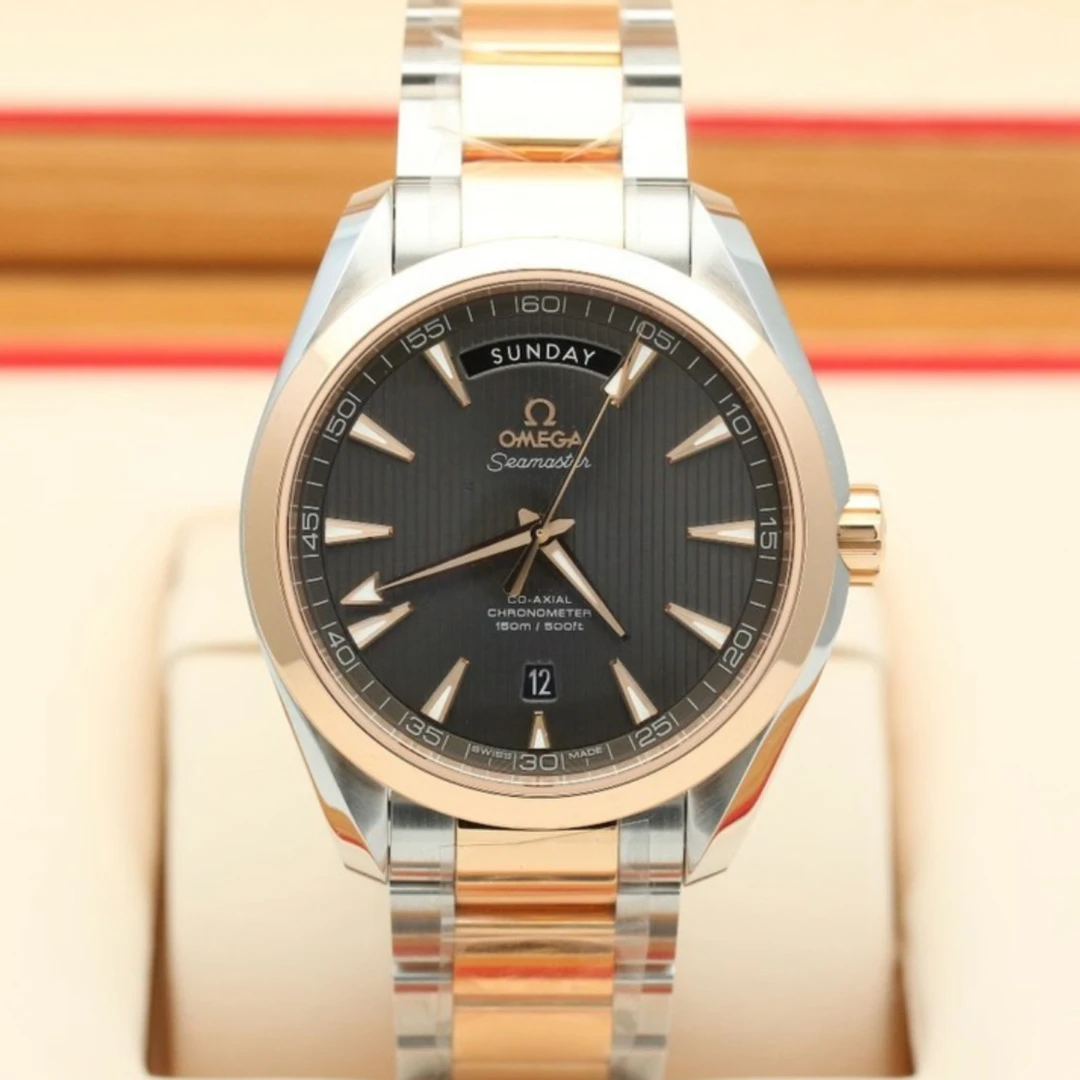 全新未使用 Omega/欧米茄 海马150星期日历间金41.5mm男士名表