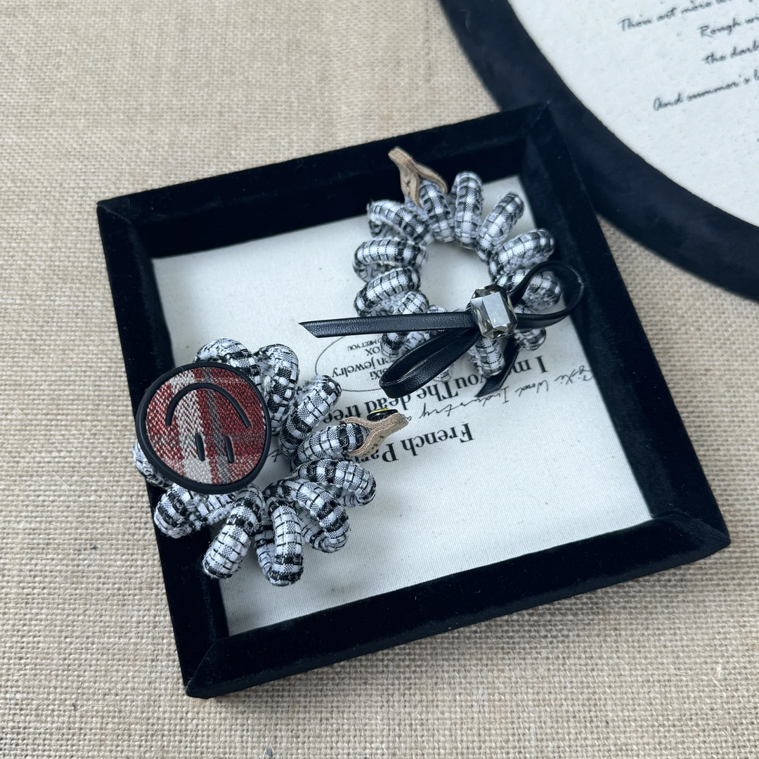 F0137韩东大门笑脸电话发绳头绳白色大气简约秋冬中长发绳重工