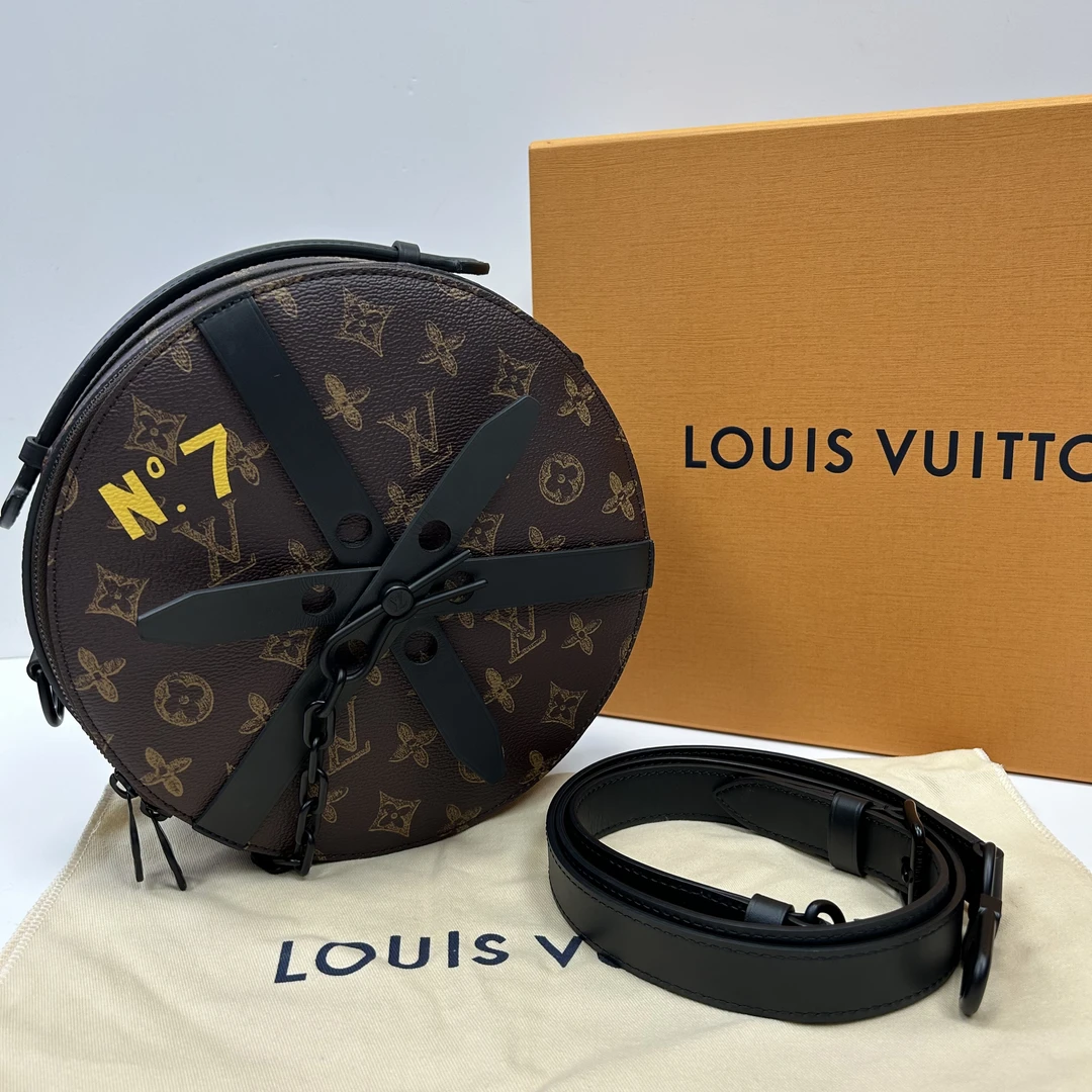 99新 LouisVuitton/路易威登 棕老花配皮轮胎斜挎包781