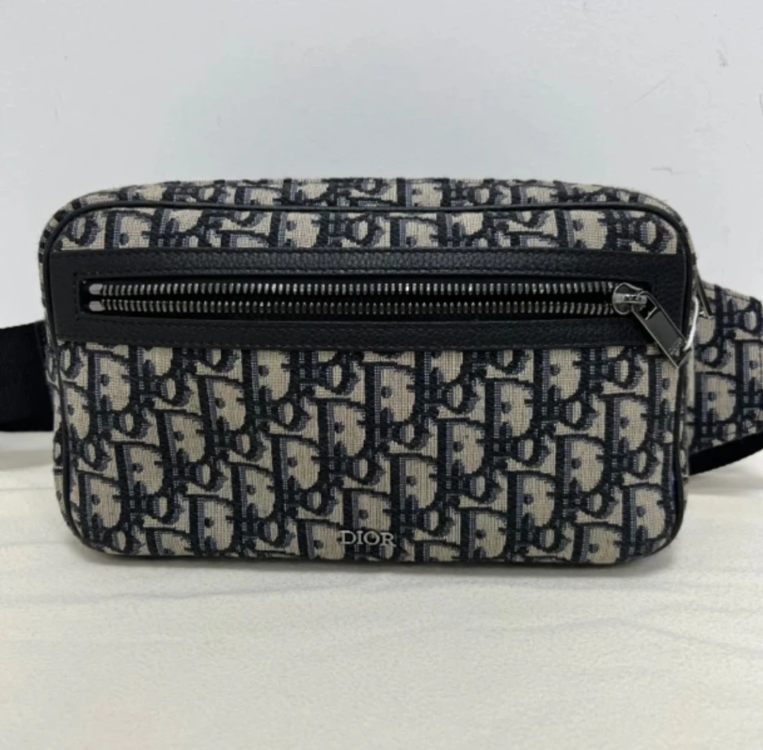 95新 DIOR/迪奥 98新经典时尚单肩中号白老花机能扣胸包938号