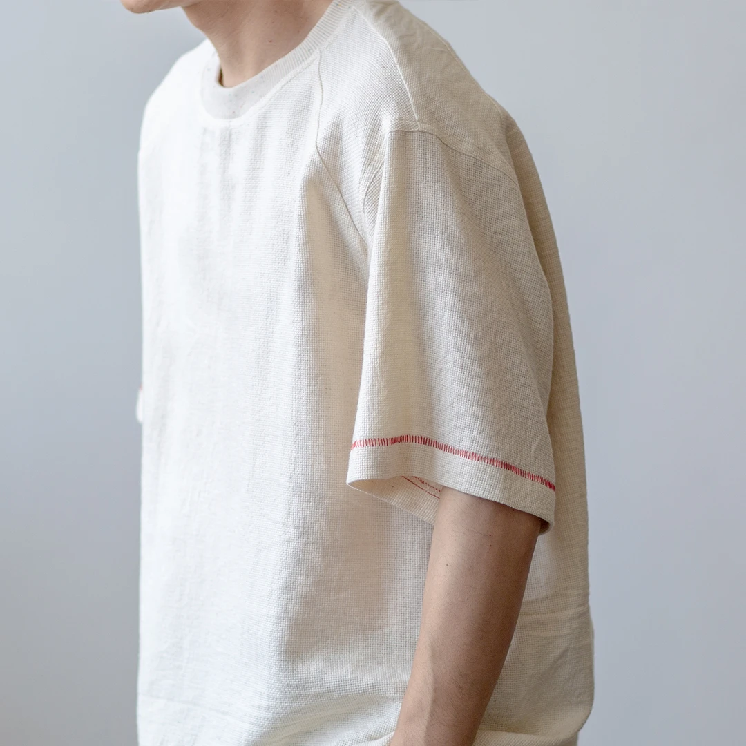 朴实无华但也有故事 几立红线刺绣肌理感T恤圆领简约夏季半袖1002