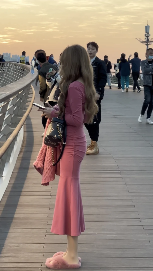 【蜜桃薇薇】8191显身材新款打底连衣裙