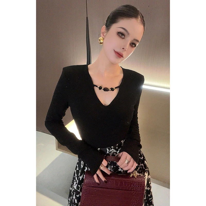 （原创）V领烫钻亮丝长袖打底衫CS27776